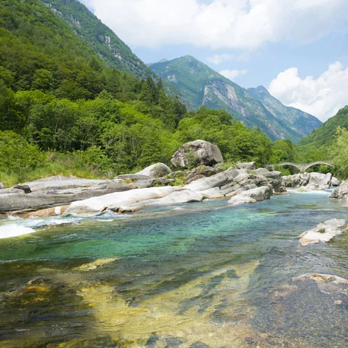 Вода очищена, природна, артезіанська - чи є різниця?